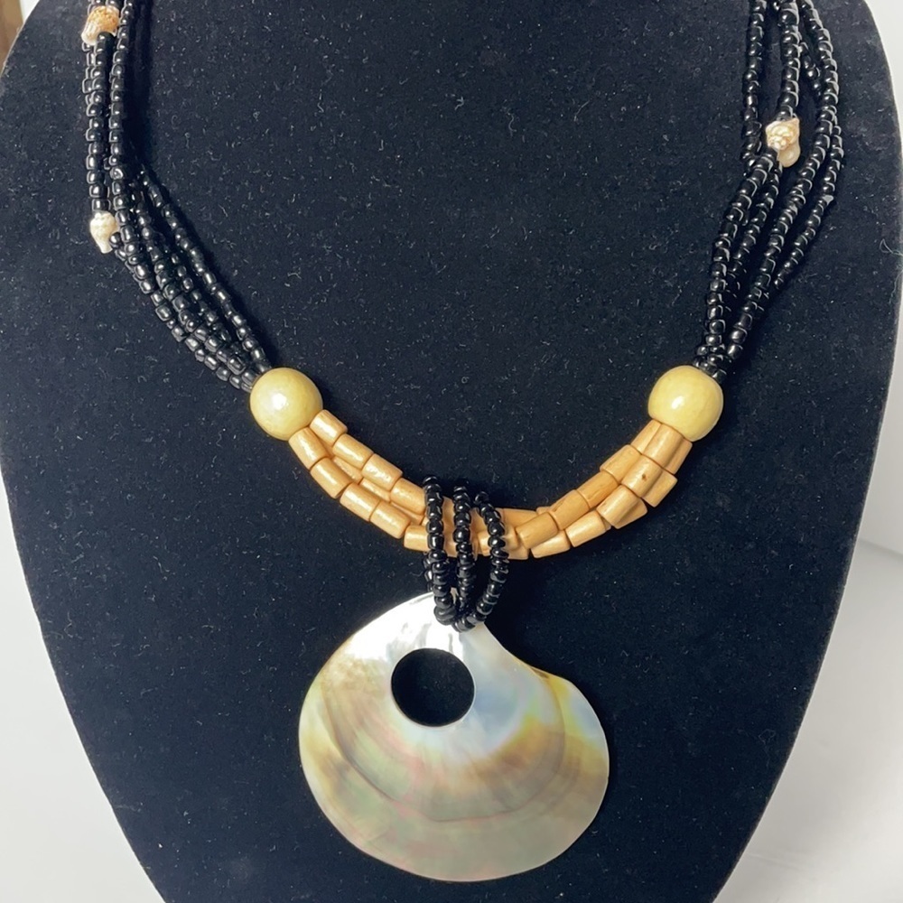 Shell Statement Necklace - Picture 3 of 9